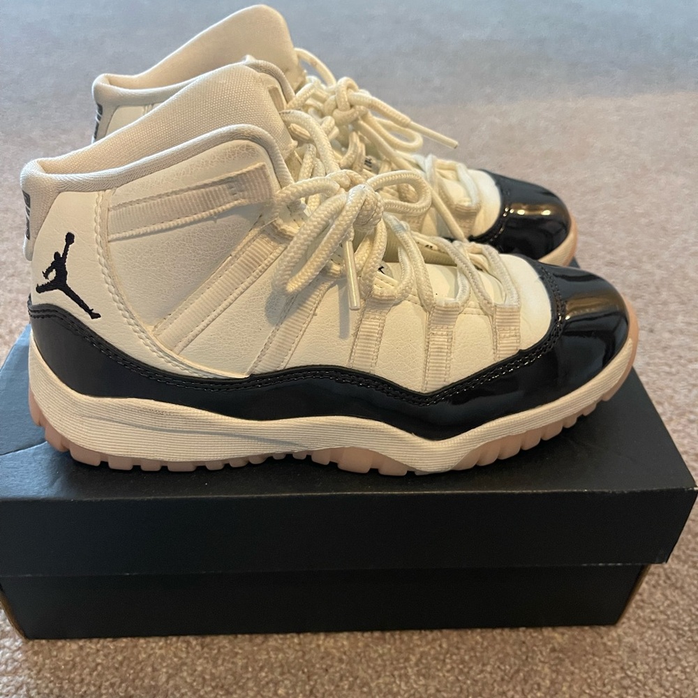 Jordan White and Black Sneakers Iconic Design